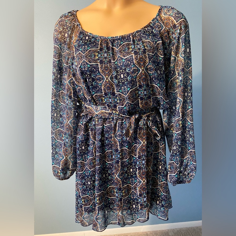 Sheer sleeve tunic top with elastic waist